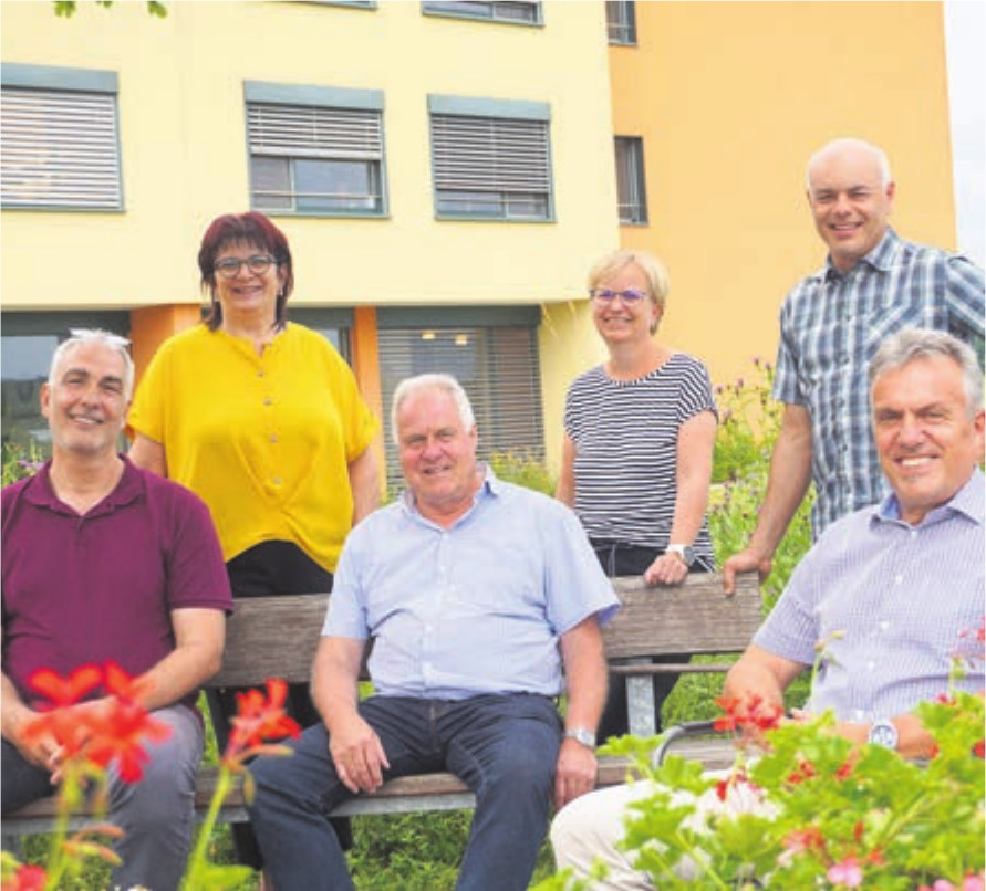 Freuen sich auf das Jubiläumsfest, von links: Raphael de Riedmatten, Heimleiter, Stiftungsräte Claudia Dober, Paul Leu (Präsident), Jrene Bütler, Christoph Villiger und Ludwig Stecher. Bild: zg