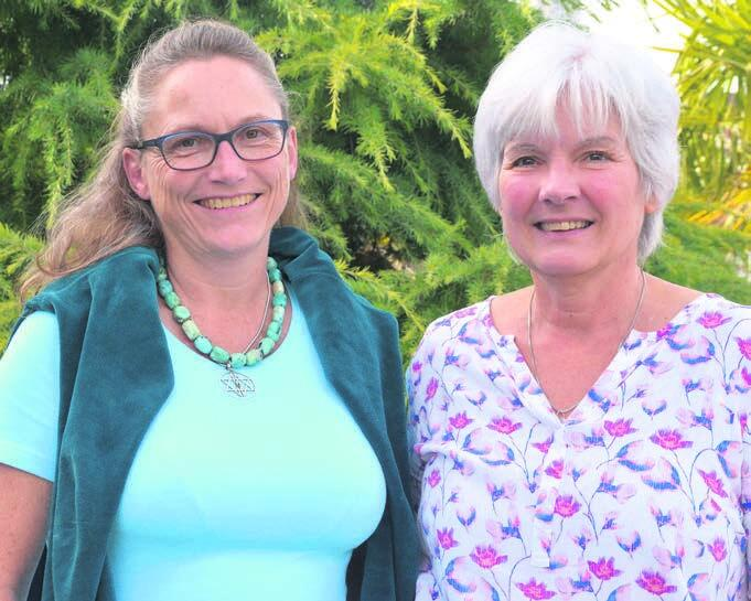 Barbara Weber (links) und Therese Fankhauser haben ihre Überzeugung in alternativen Heilmethoden gefunden. Bild: Annemarie Keusch