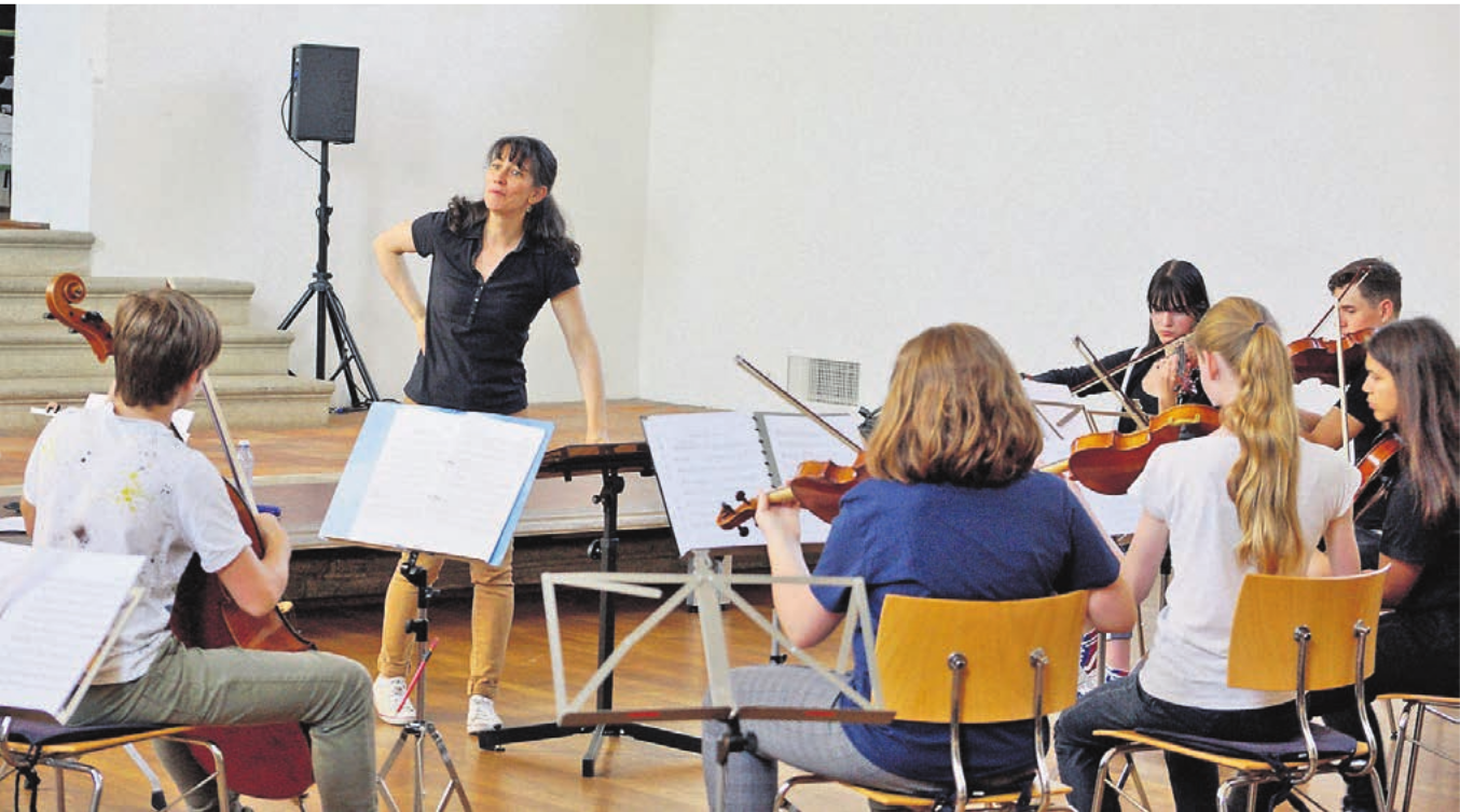 Anne-Cécile Gross und das Jugendorchester Freiamt laden zum Werkstatt-Konzert ein. Bild: zg