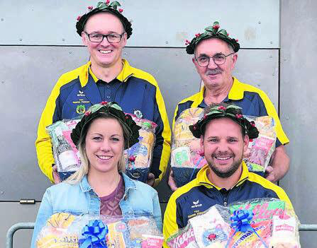 Die Chilbimeisterin und Chilbimeister, vorne von links: Sonja Huwyler und Michael Köchli; hinten von links: Franz Furrer und Rolf Furrer. Bild. zg