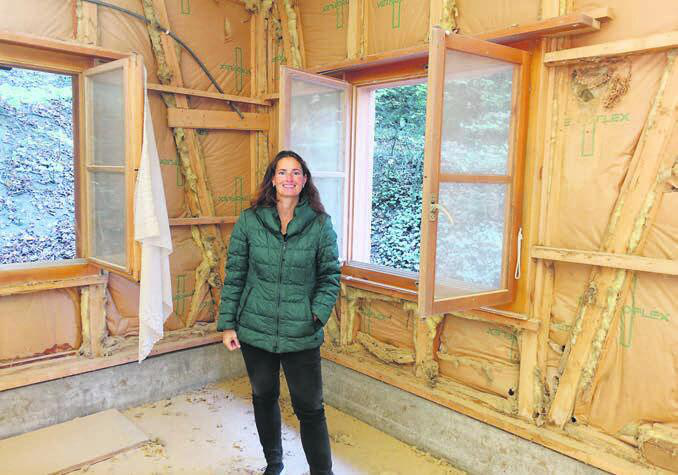 Vizeammann Silvia Koch Vollenweider freut sich, die sanierte Hütte am Neujahrsapéro einzuweihen. Bild: Susanne Schild