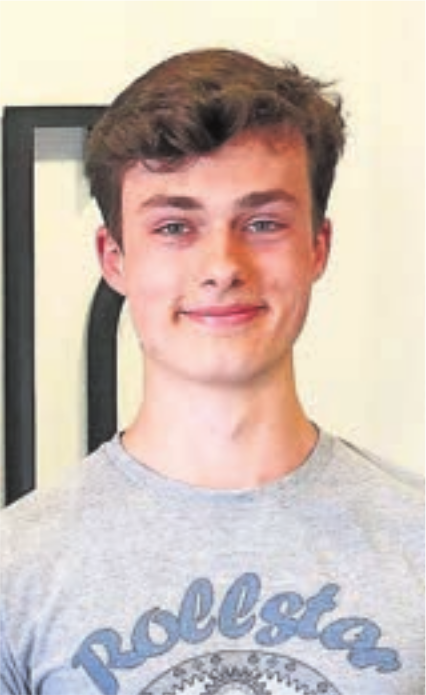 Jonas Kühne schloss im Sommer seine Lehre als Konstrukteur EFZ bei der Firma Rollstar AG in Egliswil mit der Glanznote 5,6 ab. Für diese grandiose Leistung erhielt er den Pestalozzi Stiftepriis überreicht. Bild: zg