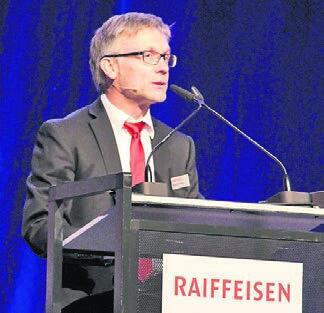 Sollen auf Anfang 2022 zusammengeführt werden: die Raiffeisenbank in Villmergen und die Raiffeisenbank Wohlen. Bilder: Archiv / pd