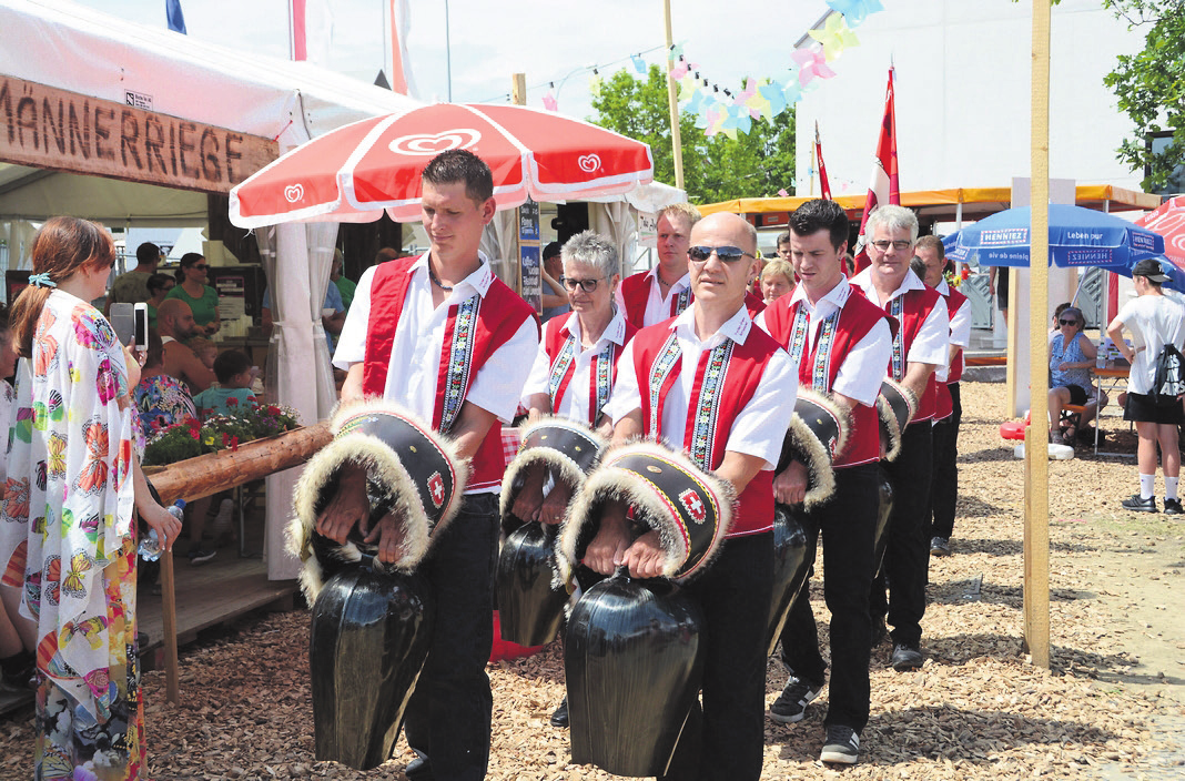 Scharnier mitten im Dorf