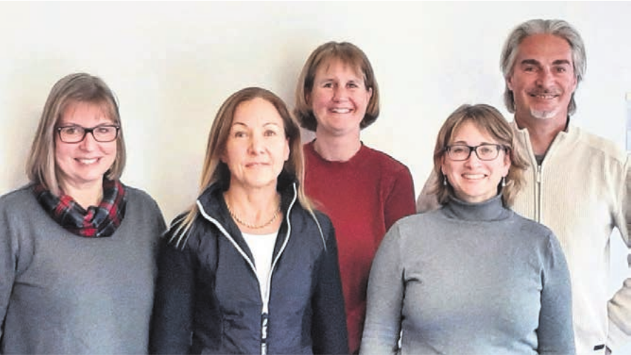 Das neue Schulgremium ab Januar 2022 (von links): Esther Kaufmann (Schulsekretariat), Katharina Bryner (Schulleitung), Christine Gottermann (Verwaltungsleitung), Simone Diem (Gemeinderätin und Präsidium Schulgremium) sowie Patrick Fischer (Gemeindeammann). Bild: zg