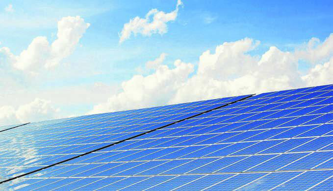 Stefan Staubli appelliert besonders an Industrie und Gewerbe, auf Solarenergie zu setzen. Bild: pixabay.com