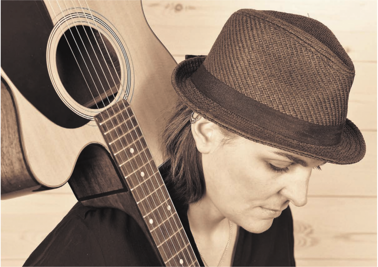 Die neuen Songs sind noch persönlicher, aber auch musikalisch schlägt Beata Bereuter teilweise neue Töne an. «Gewisse Songs grooven schon fast», sagt sie, «es ist der ideale Sound zum Chillen.» Bild: pd