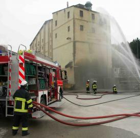 Absturzsichere Feuerwehrübung in der Kiesgrube Stetten