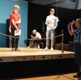 Bez-Klasse lädt zu Theaterstück