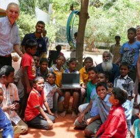 Laptops für Waisenhaus in Indien