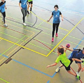 Schüler spielen Handball