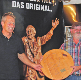Aus besonderem Holz geschnitzt