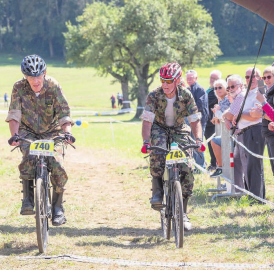 55 Minuten im selben Gang