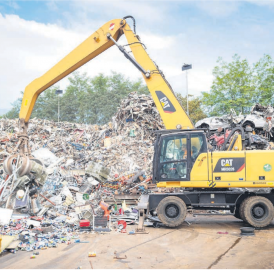 Im Schrott entwickelte sich Rauch