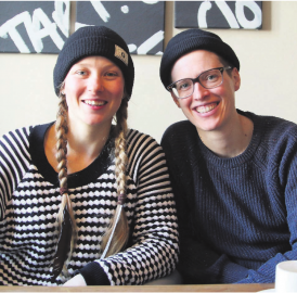 Zwei Snowboard-Queens