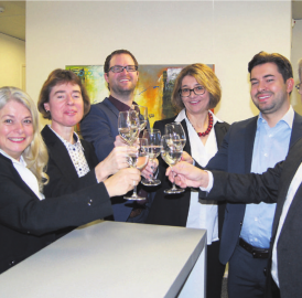 Fünf Beförderungen bei der Raiffeisenbank Oberfreiamt