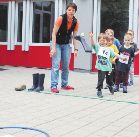Gummistiefel-Zielwurf als Disziplin