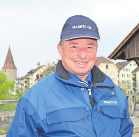 Er wechselt jetzt die Uniform