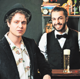 Pläneschmieden an der Bar