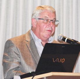 Josef Brunner darf Pfarrer Obasi begrüssen