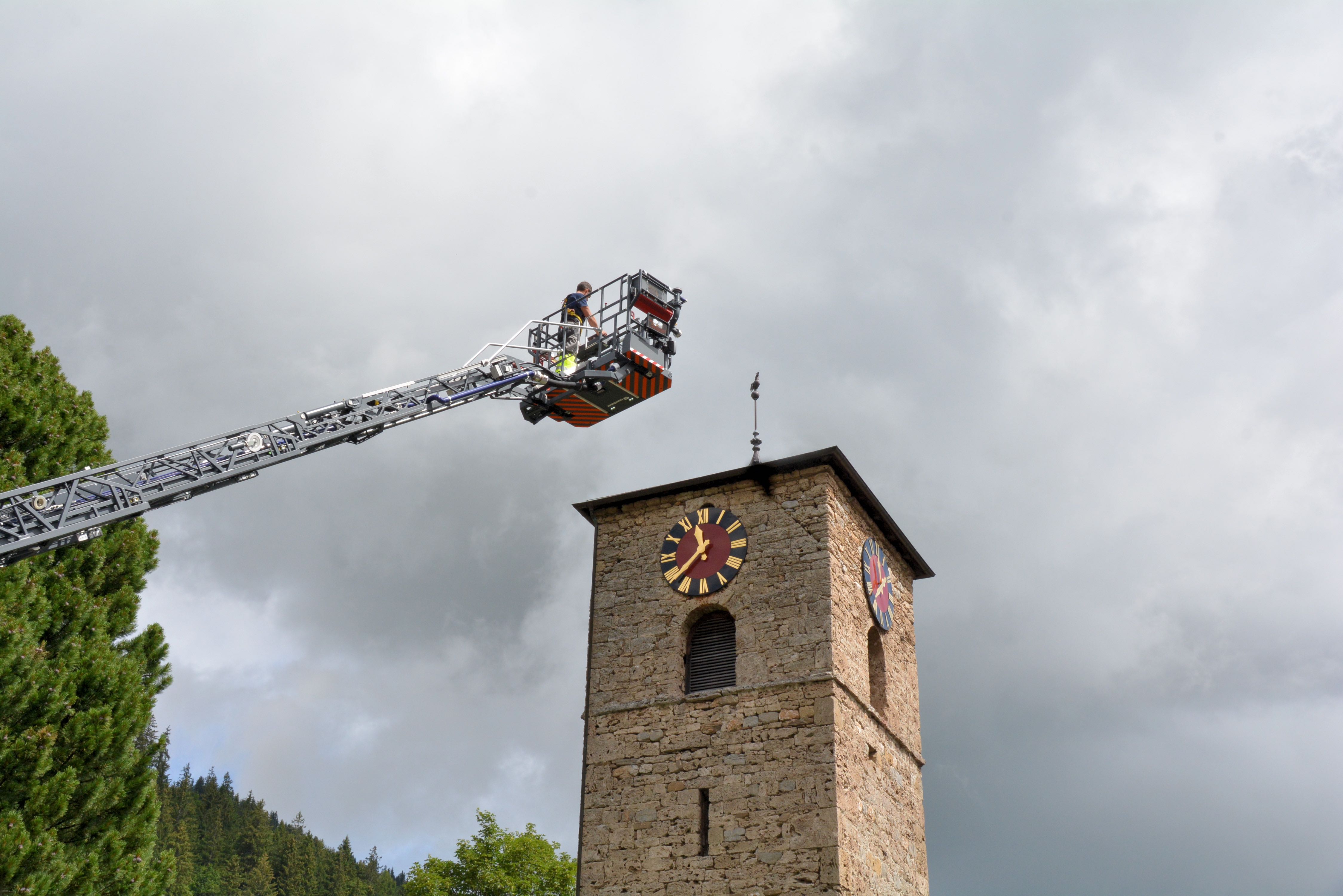 Neue Drehleiter für Adelbodner Feuerwehr