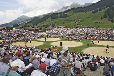 Heisses Bernisch Kantonales Schwingfest im Lohnerdorf