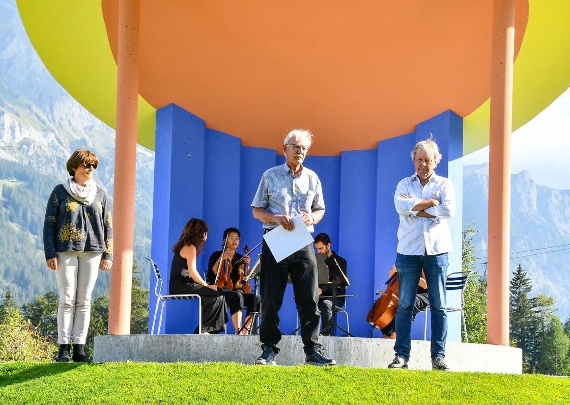 Laudatio vor dem Pavillon