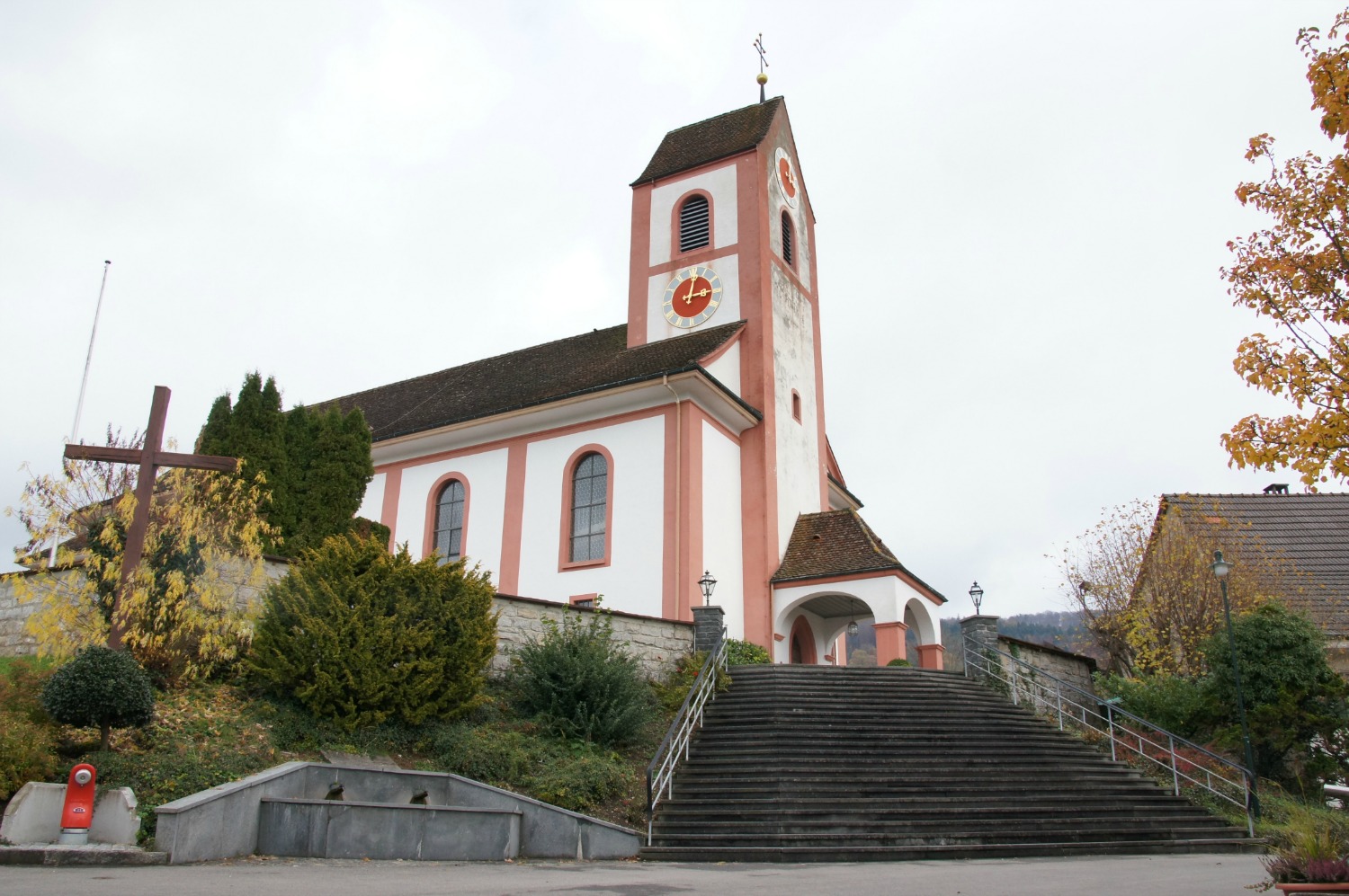 Geld für Kirchentreppe und Schulsekretariat