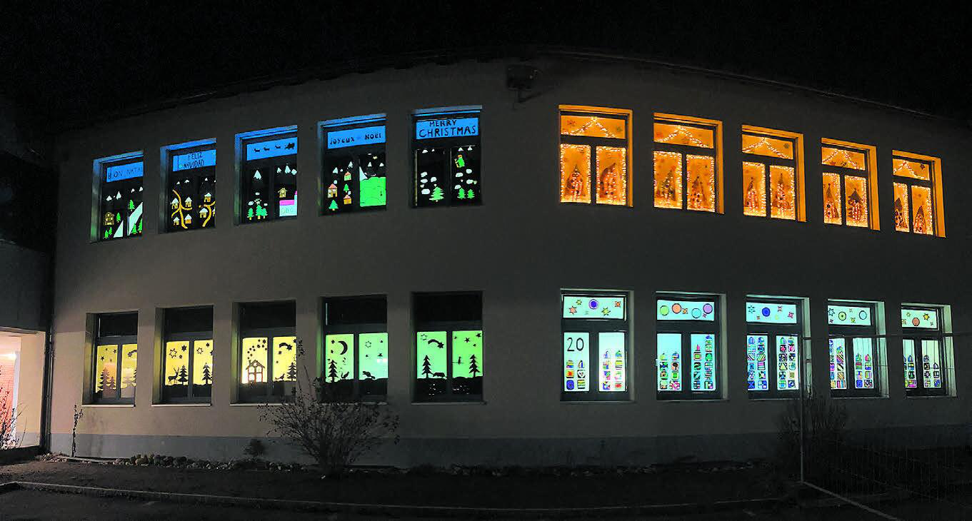 Adventsfenster an der Primarschule Oeschgen - Das Bild wird blockiert. – Möglicherweise durch einen aktiven Adblocker.