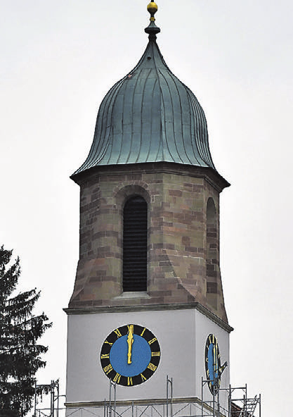 Statt Rostrot in leuchtendem Blau