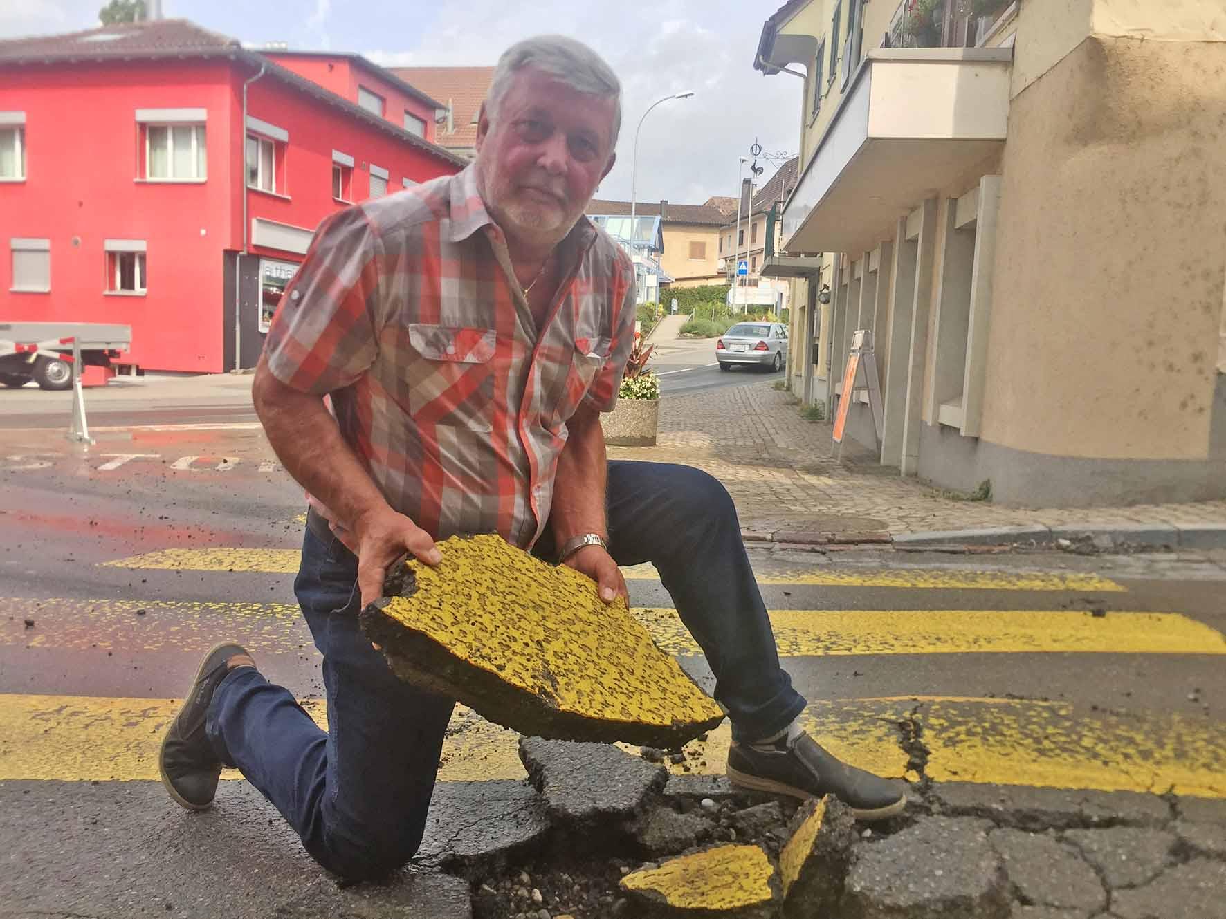 Wasser schoss bis zu einem Meter hoch