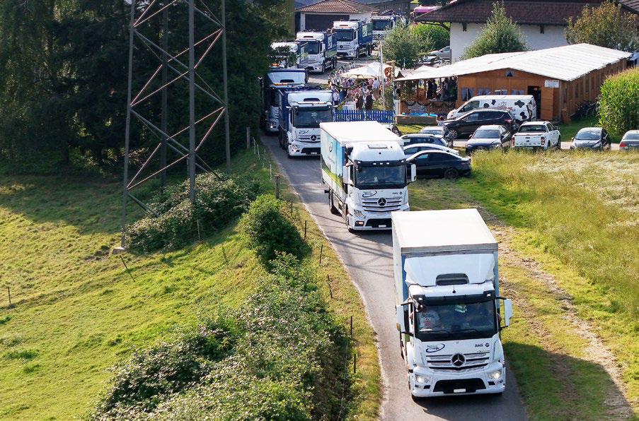 Eine Parade durchs Dorf