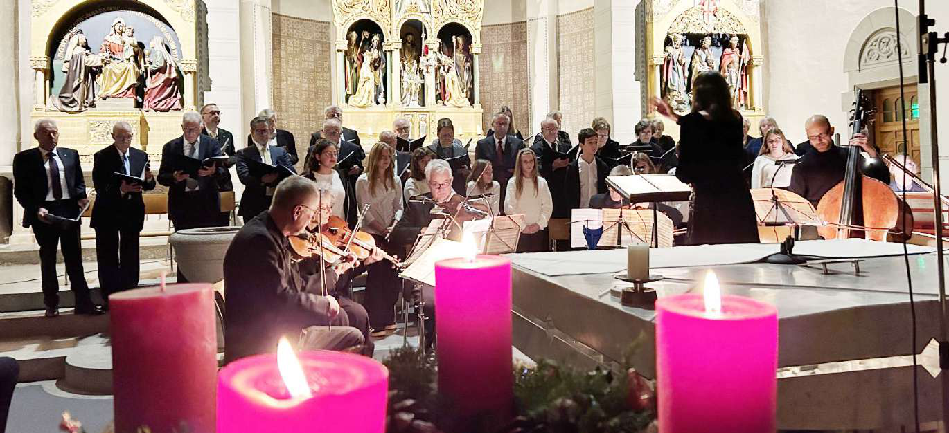 Singend zum Licht von Weihnachten