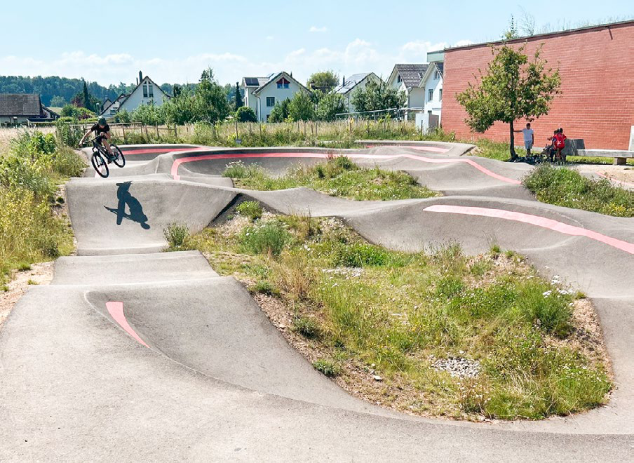 Bolzplatz neben Pumptrack