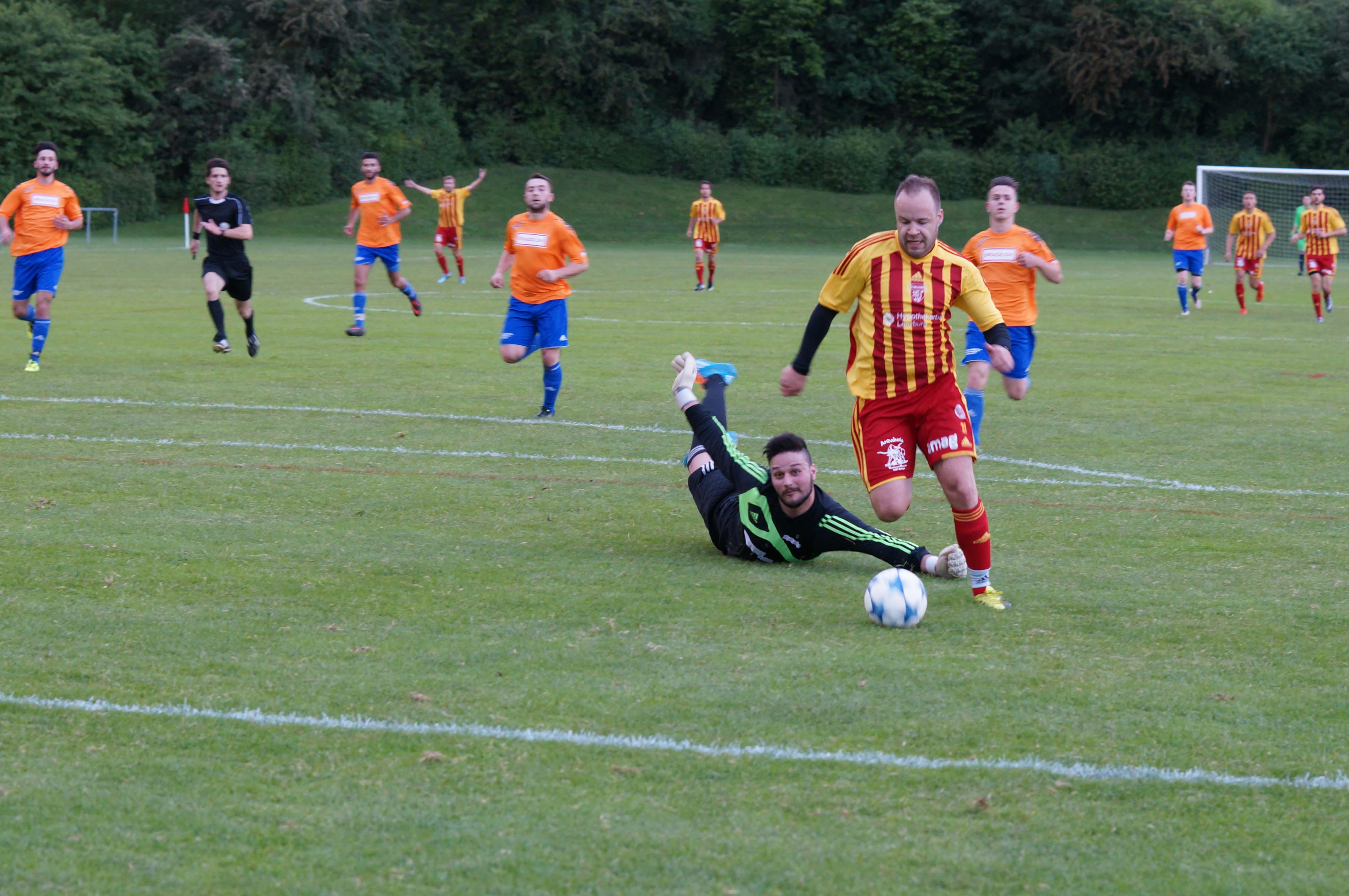 Der FC Mellingen und das Kreuz in der Agenda - Das Bild wird blockiert. – Möglicherweise durch einen aktiven Adblocker.