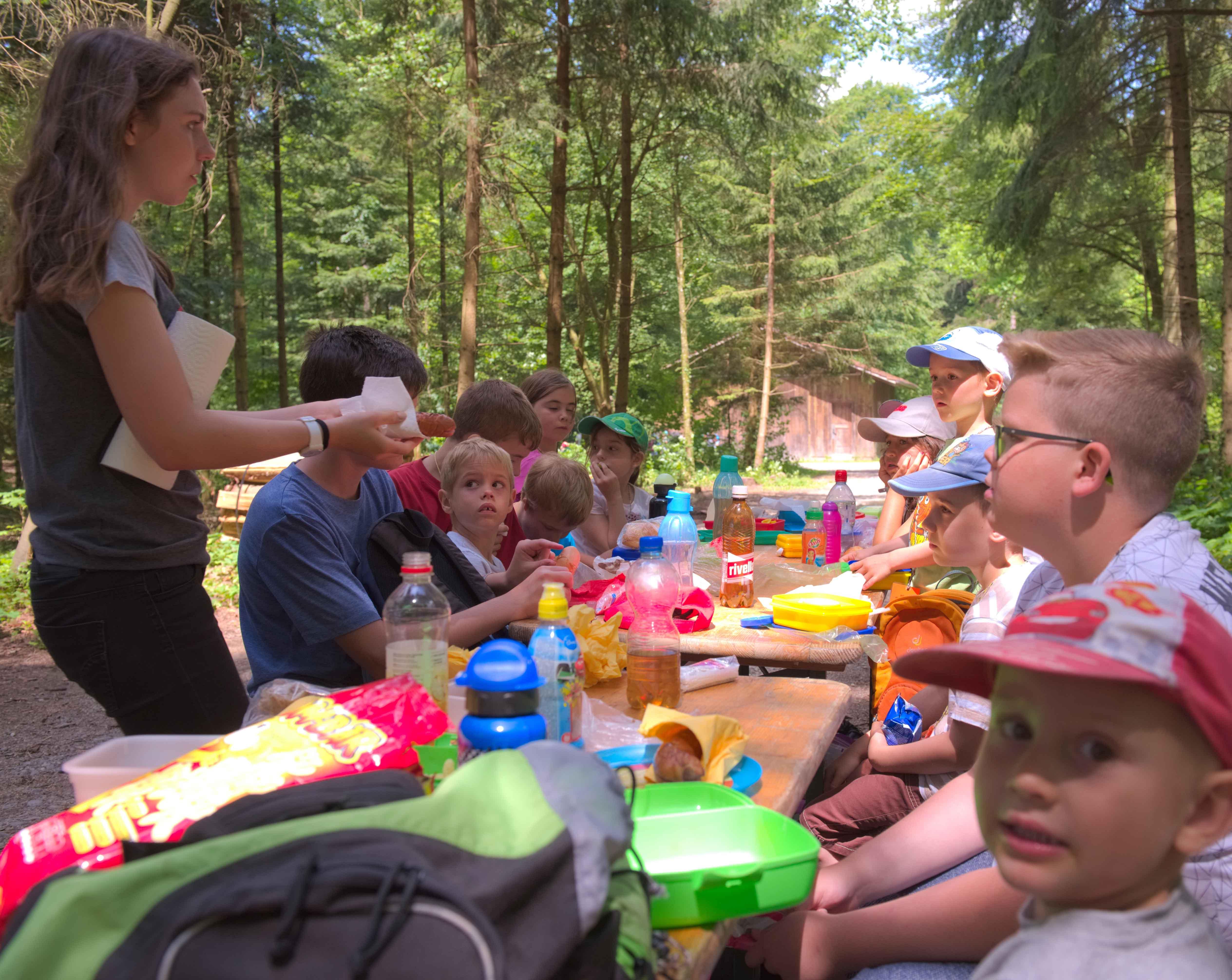 110 Kinder spielen, musizieren und singen - Das Bild wird blockiert. – Möglicherweise durch einen aktiven Adblocker.