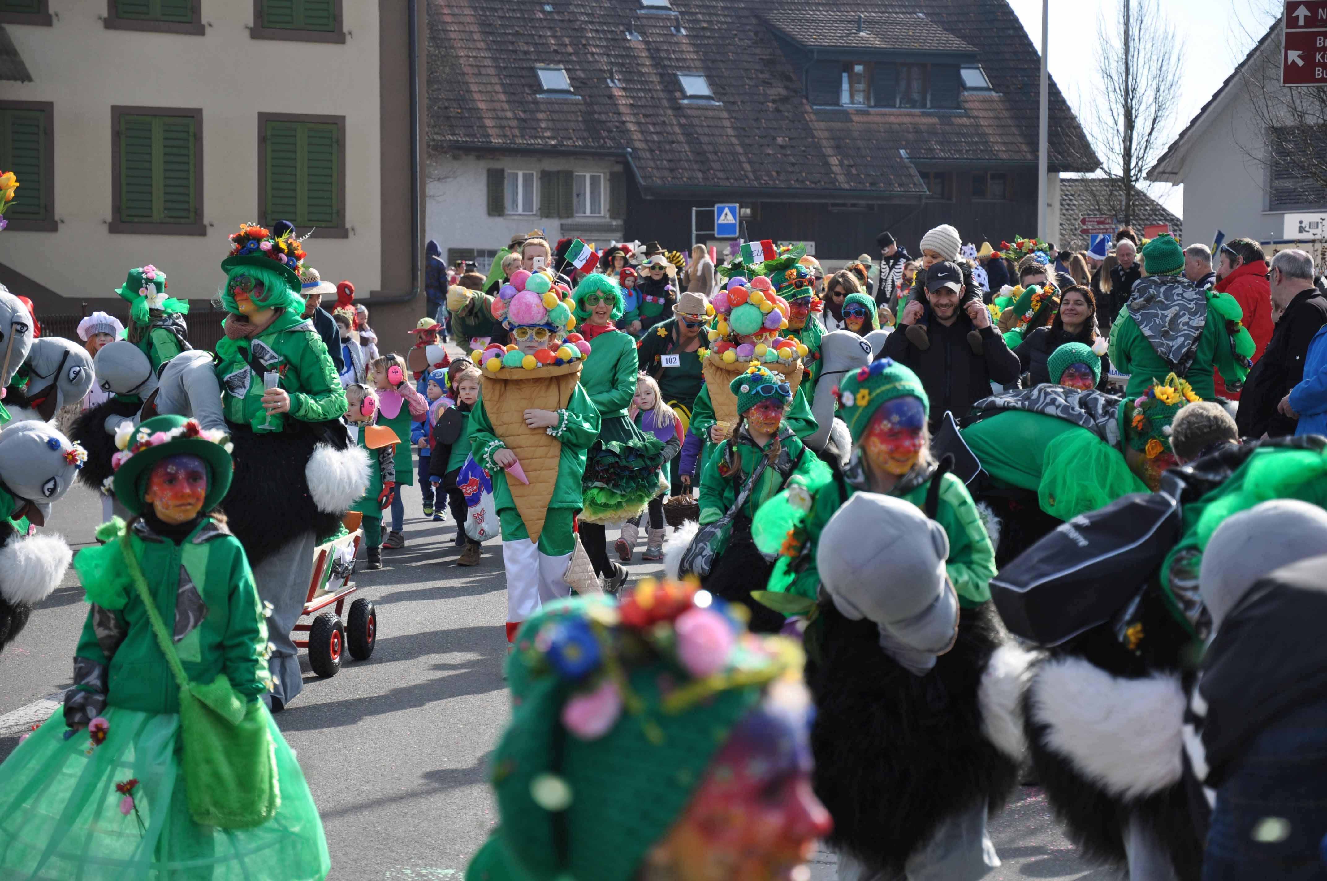 Viele Blumengrüsse zum runden Geburtstag