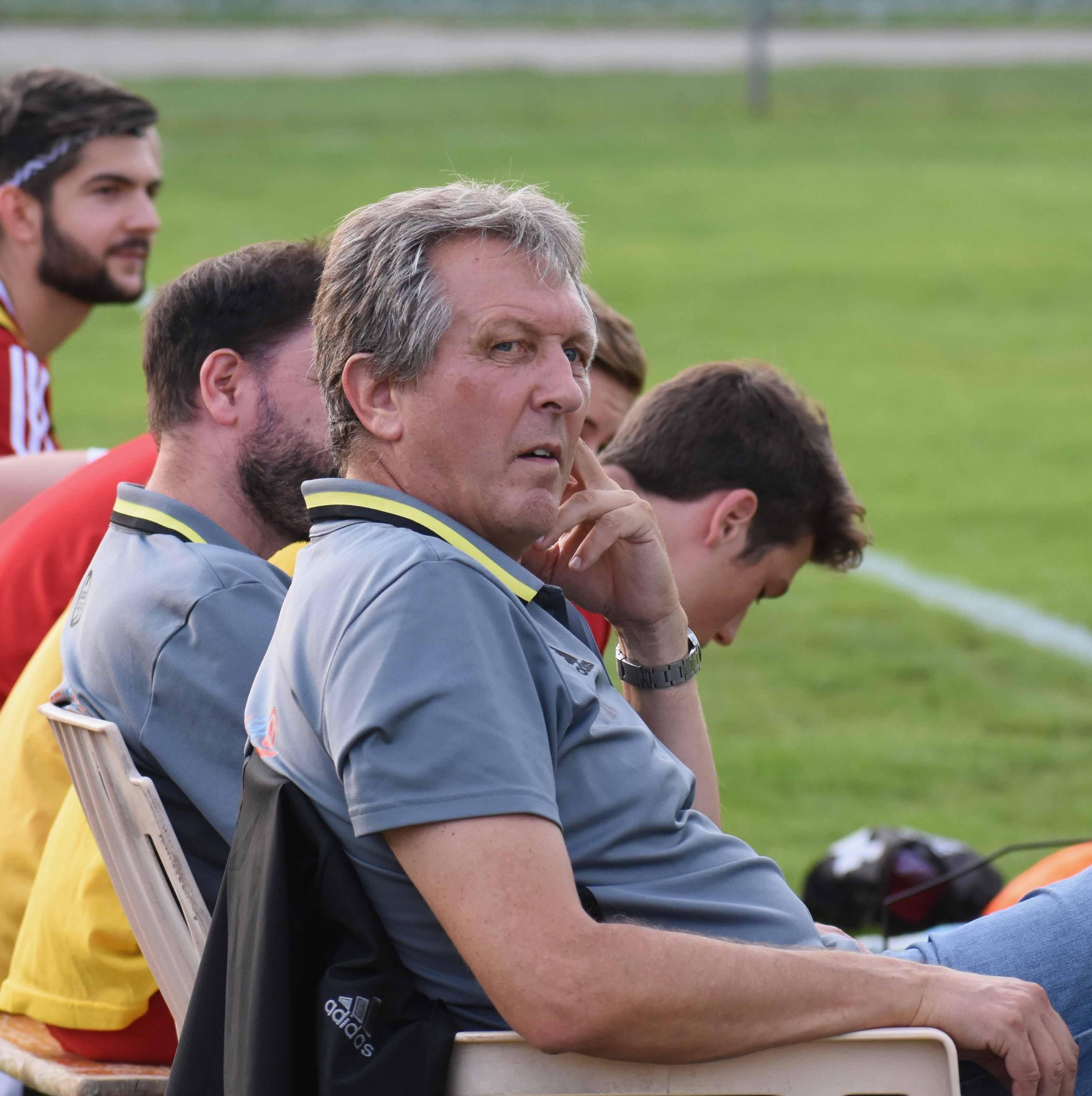 Trainer Kurt Etter übt die Quadratur des Kreises