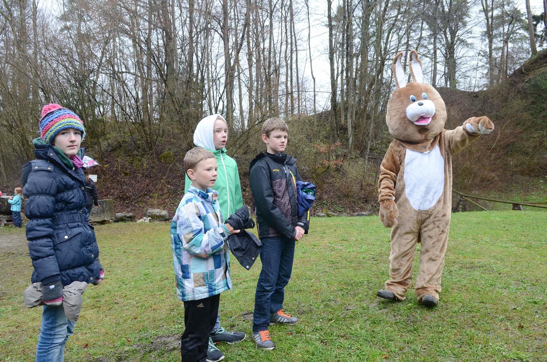 Mägenwil: Ostereiersuchen im Steinbruch