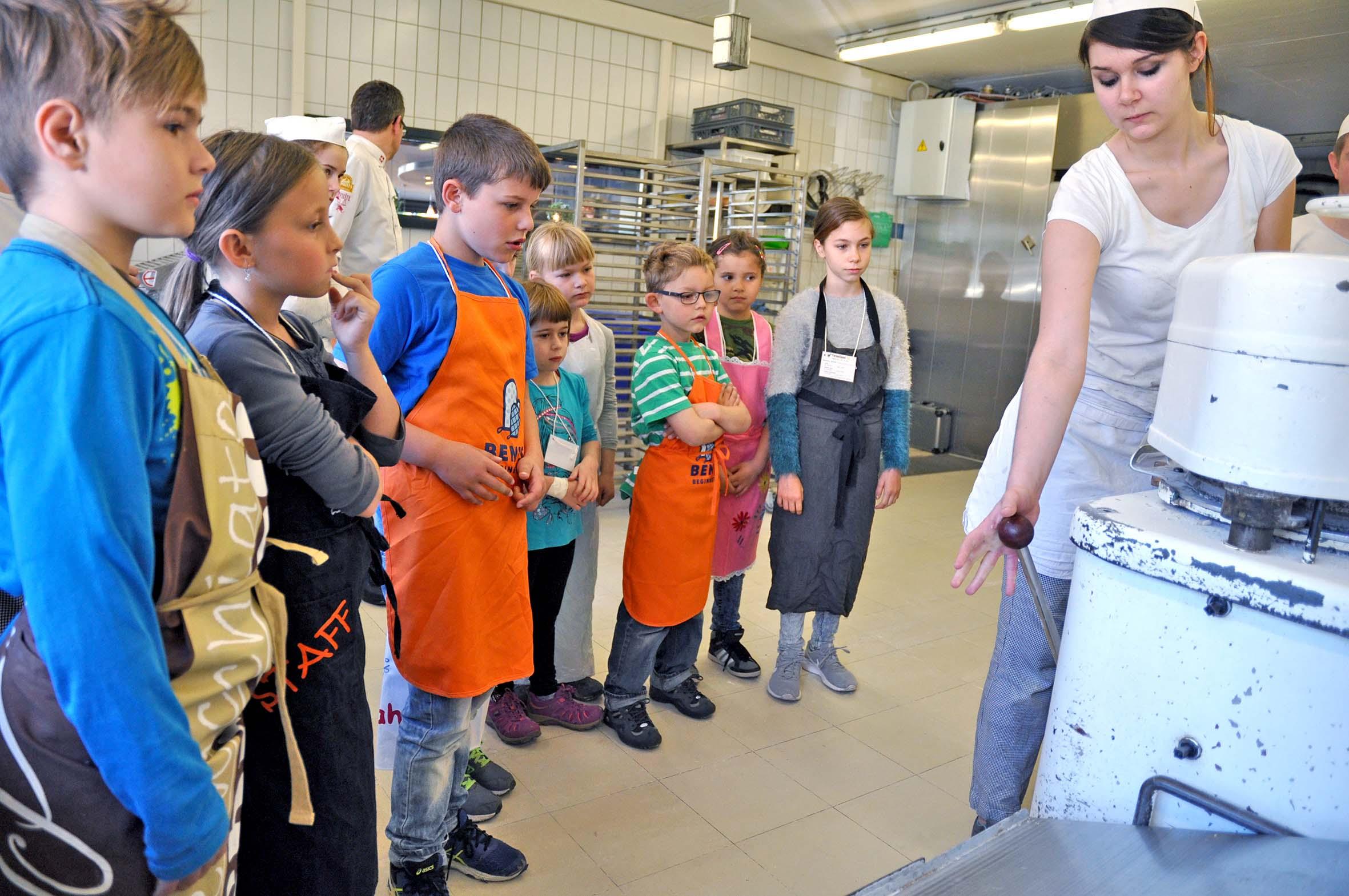 Backen, reiten, «tschutten» oder Glocken giessen?