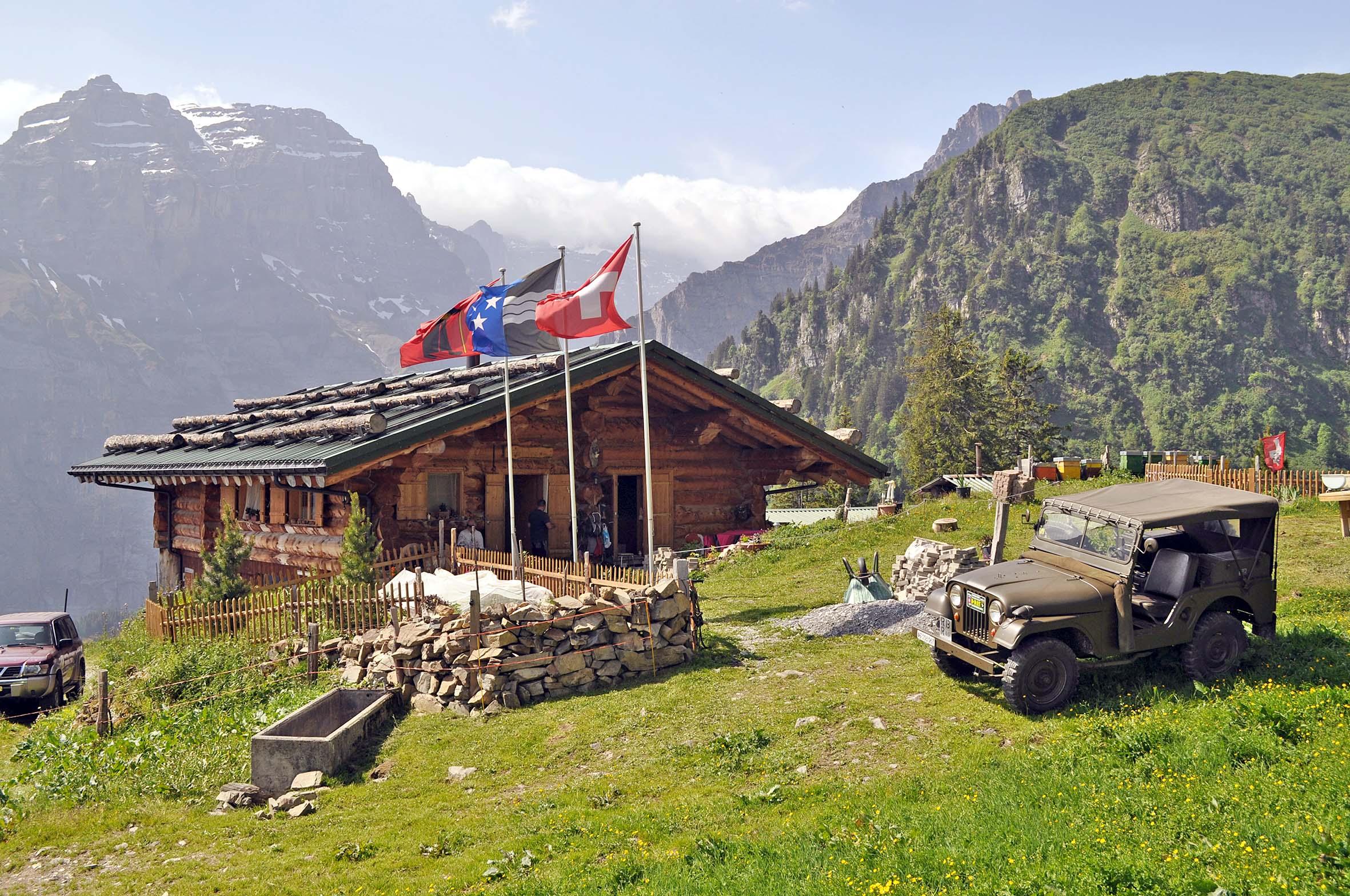 Freiwilligen-Einsatz auf der «Bärebode»-Alp - Das Bild wird blockiert. – Möglicherweise durch einen aktiven Adblocker.