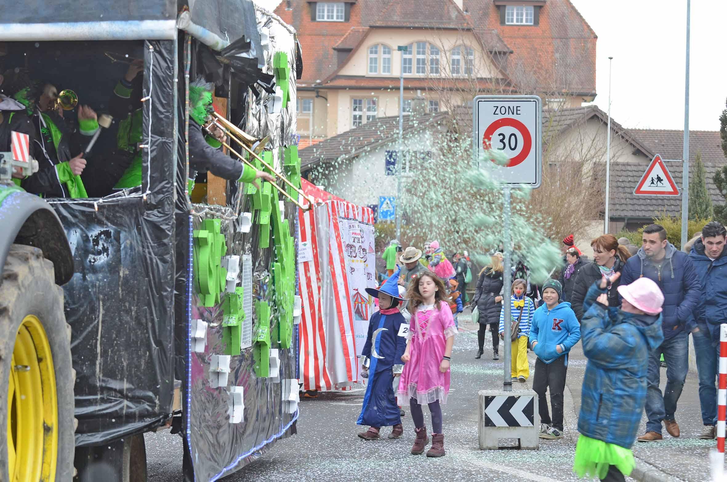 Tägerig: Am Fasnachtsumzug rockte es gewaltig - Das Bild wird blockiert. – Möglicherweise durch einen aktiven Adblocker.