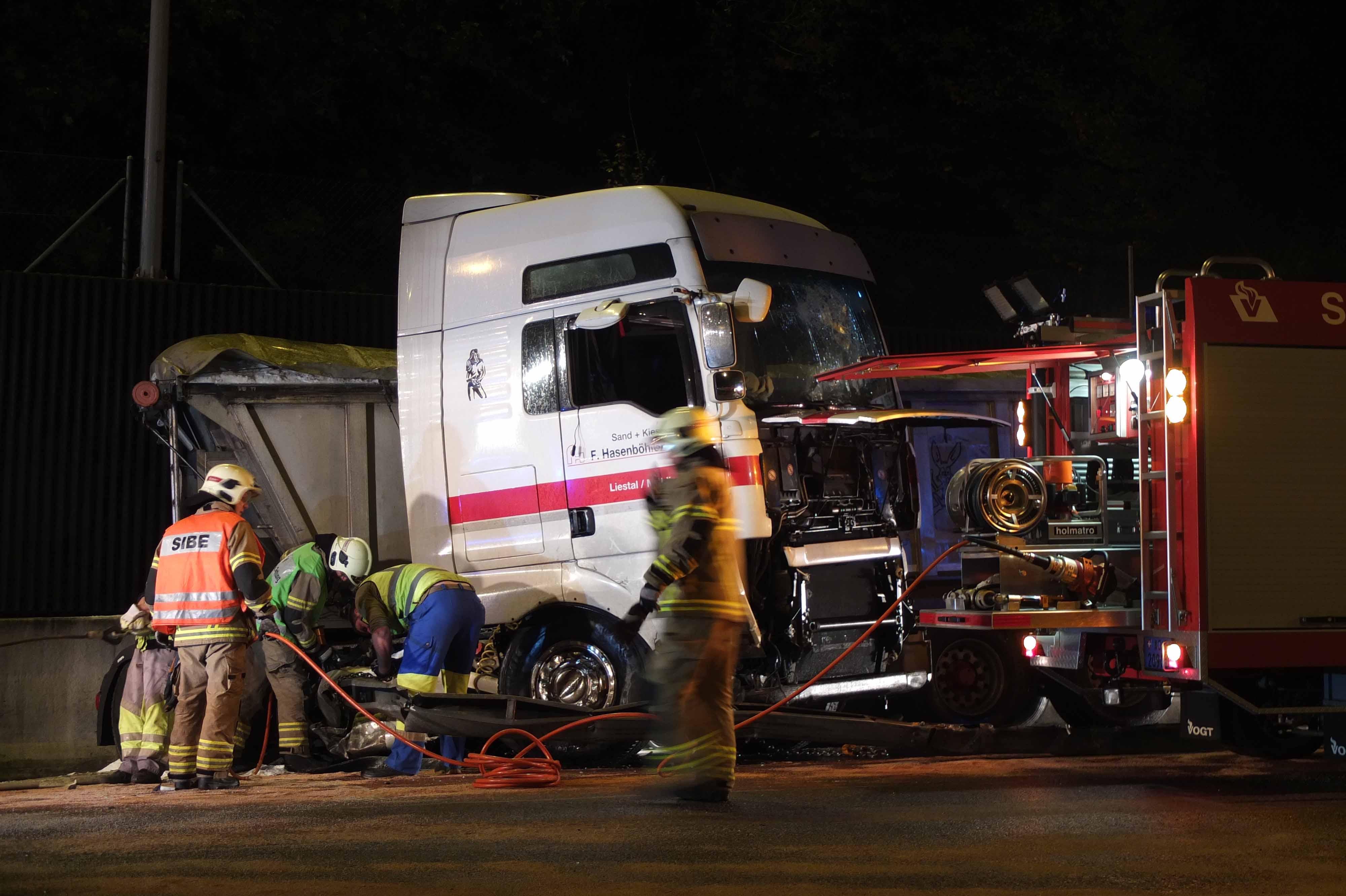 Neuenhof/A1: Lastwagenunfall führte zu langen Staus