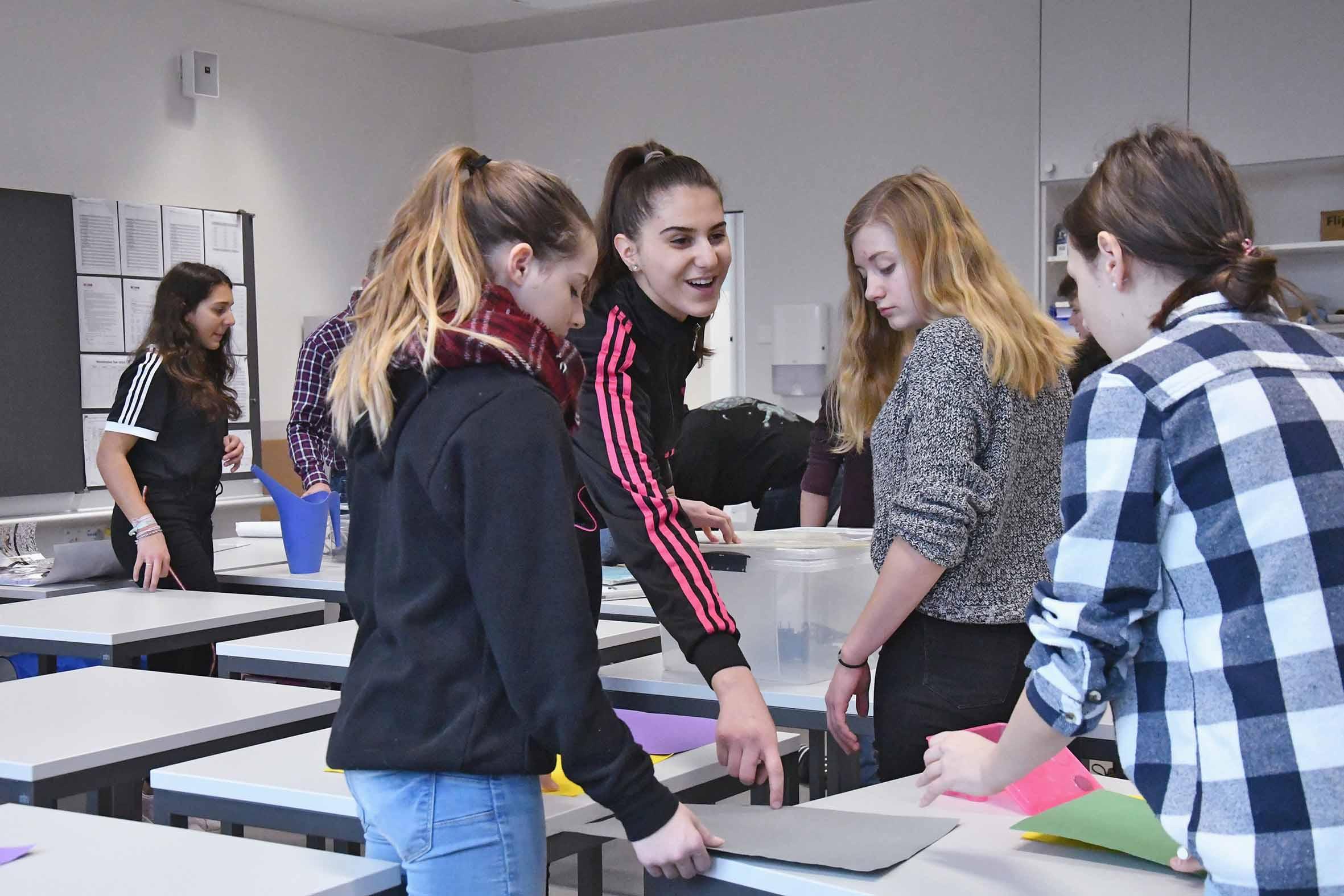 Niederwil: Einzug ins neue Schulhaus Riedmatt 3