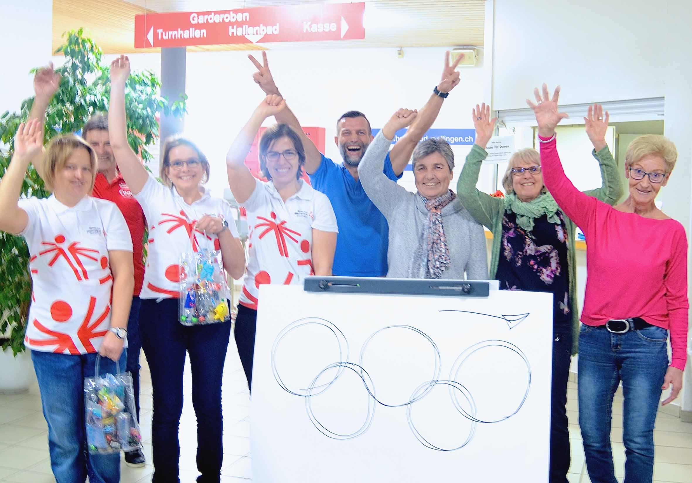 Hallenbad-Team spendet Shopping-Geld