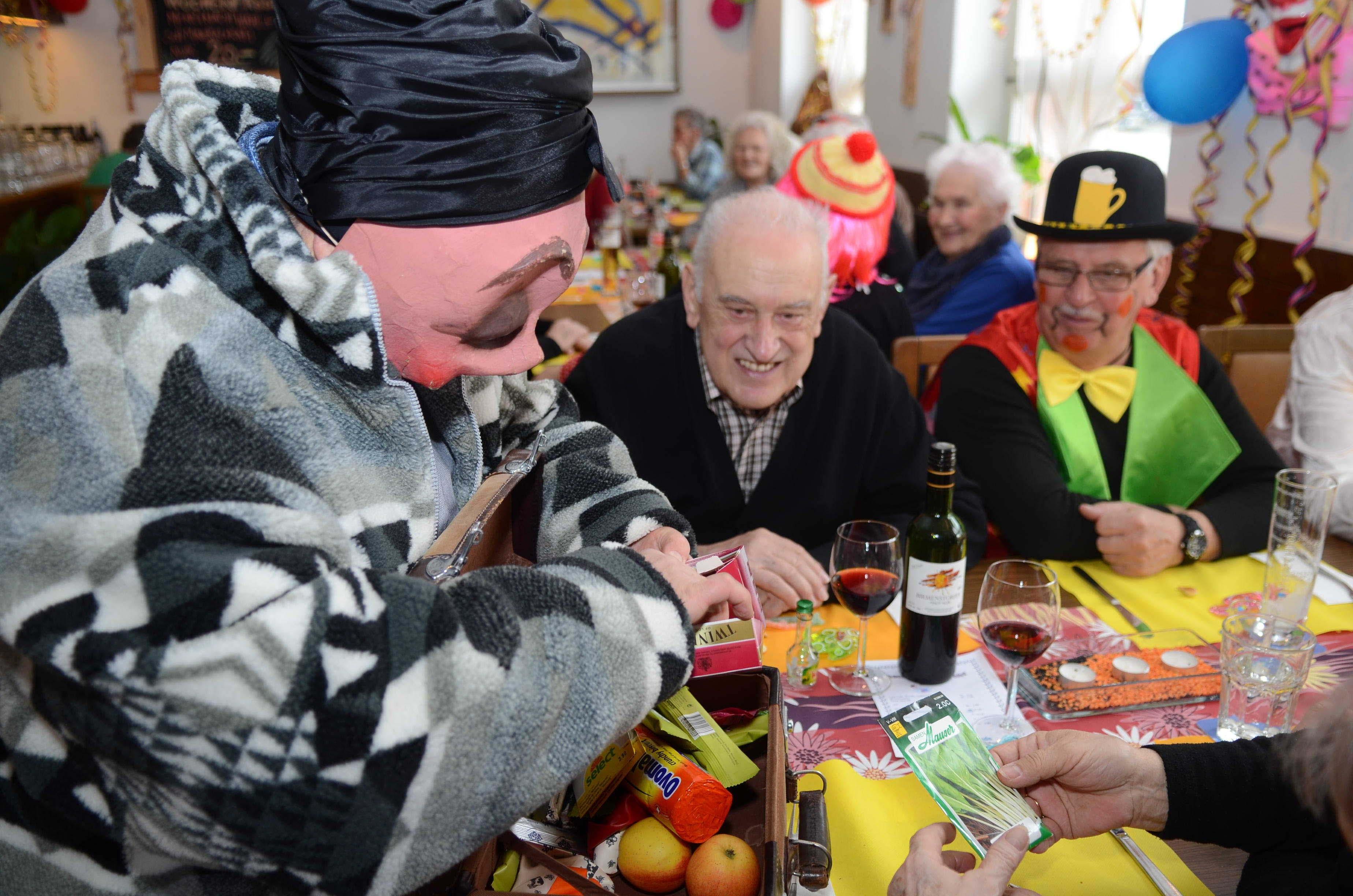 Mellingen: Alter schützt vor Fasnacht nicht - Das Bild wird blockiert. – Möglicherweise durch einen aktiven Adblocker.