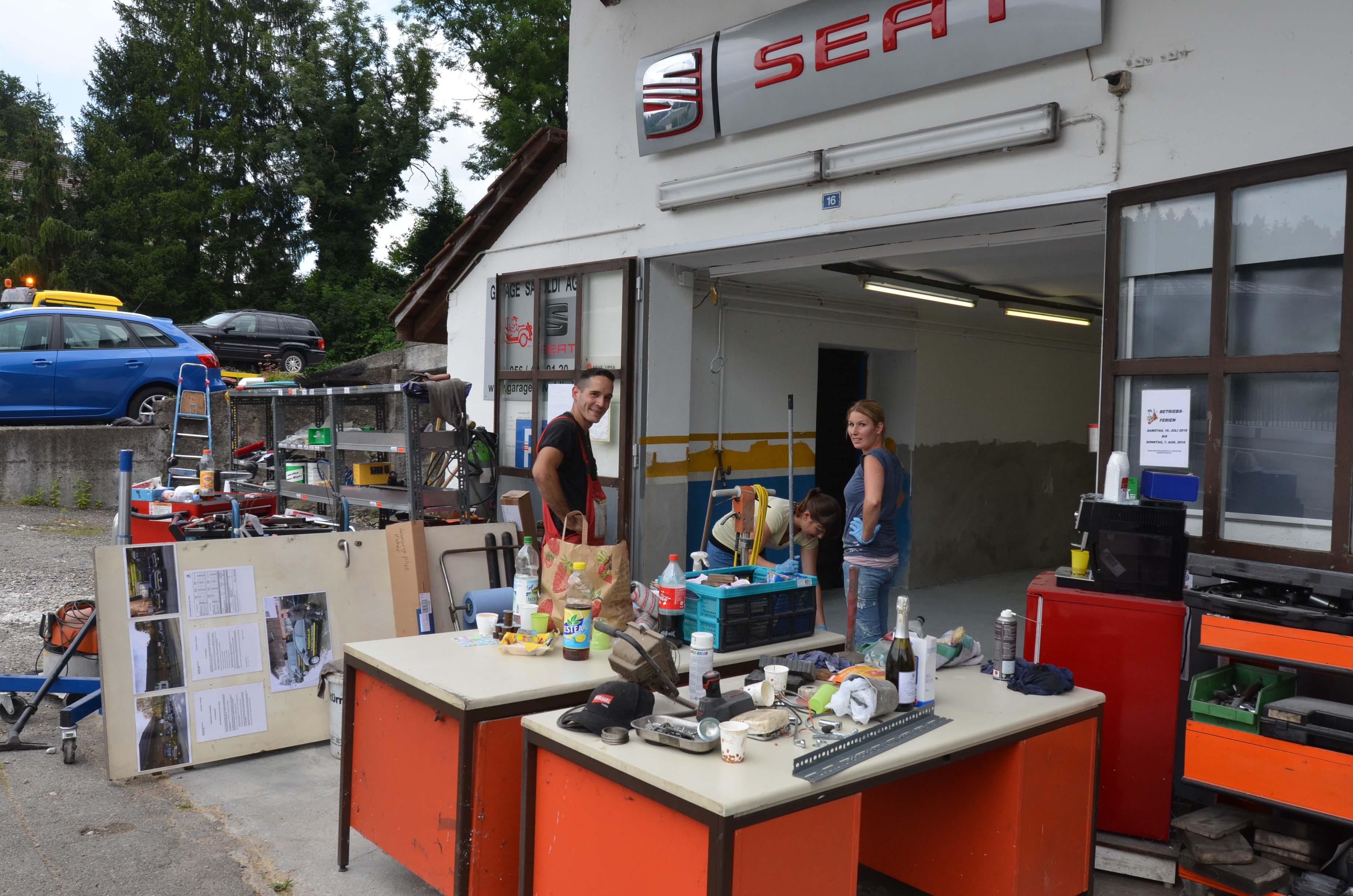 Ein Flohmarkt vor der Garage Savoldi? - Das Bild wird blockiert. – Möglicherweise durch einen aktiven Adblocker.