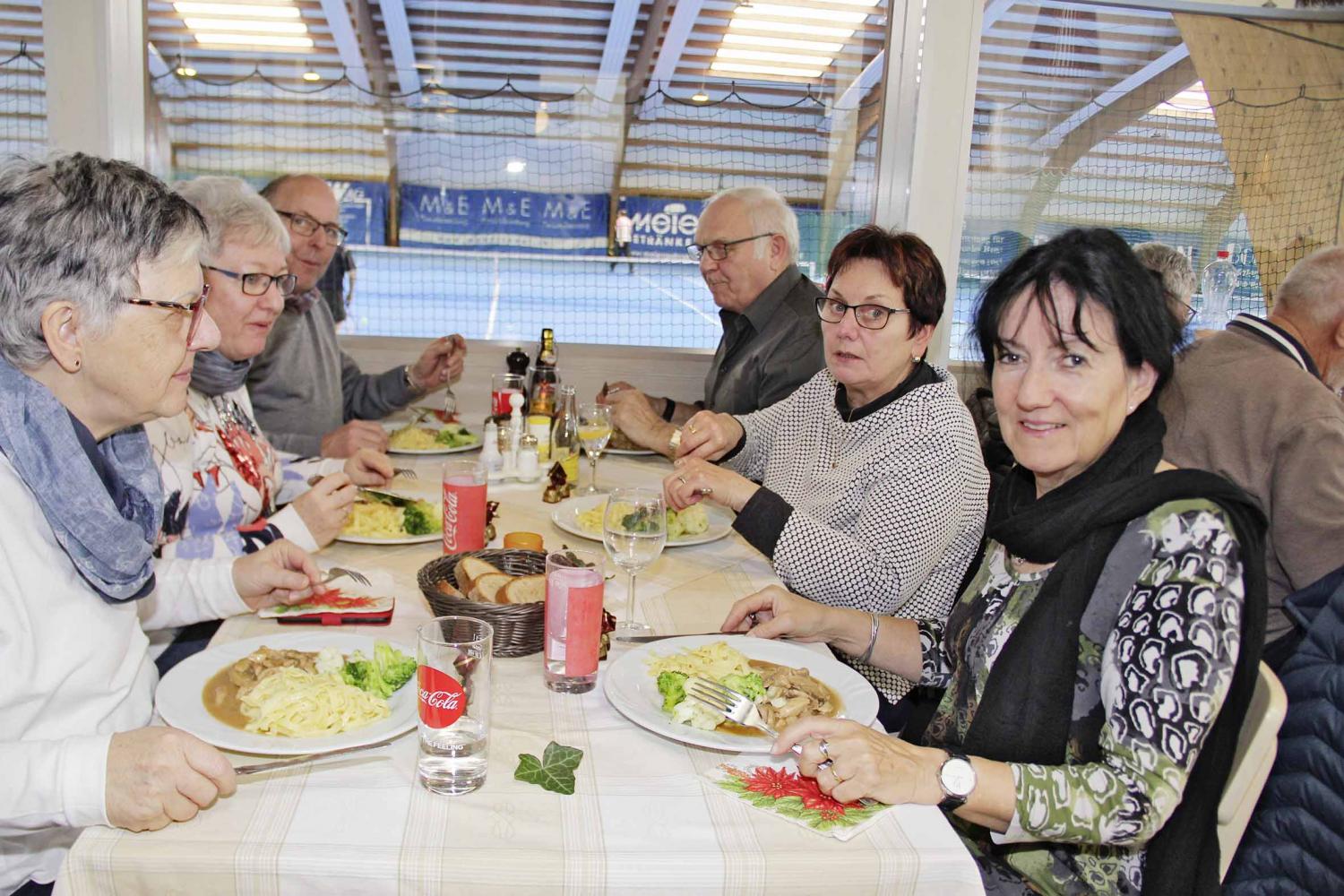 Grossaufmarsch beim Seniorenmittagstisch