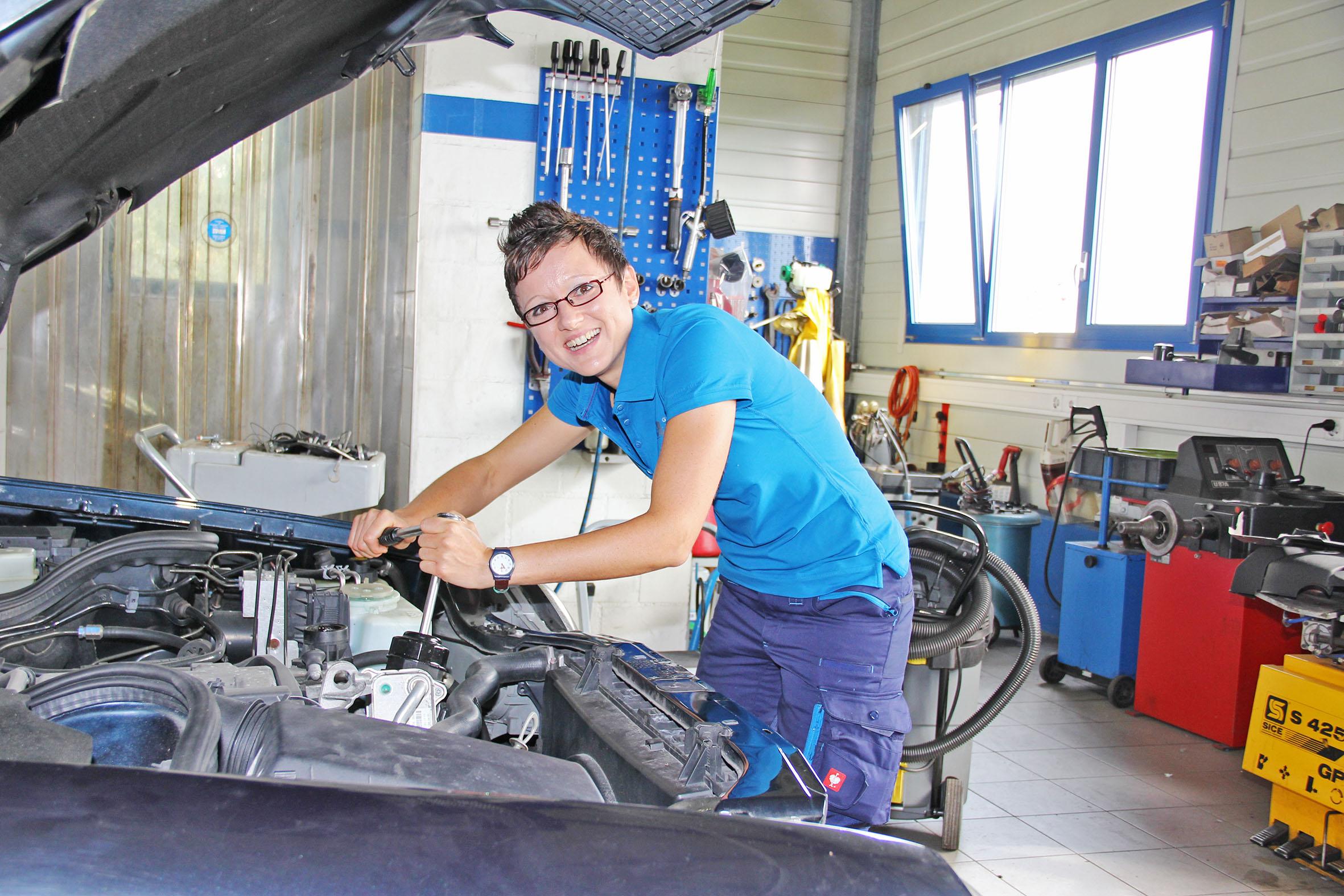 Von der Standesbeamtin zur Automobilfachfrau