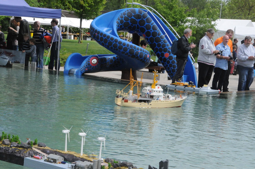 Modellschiffe in der Badi Wohlen